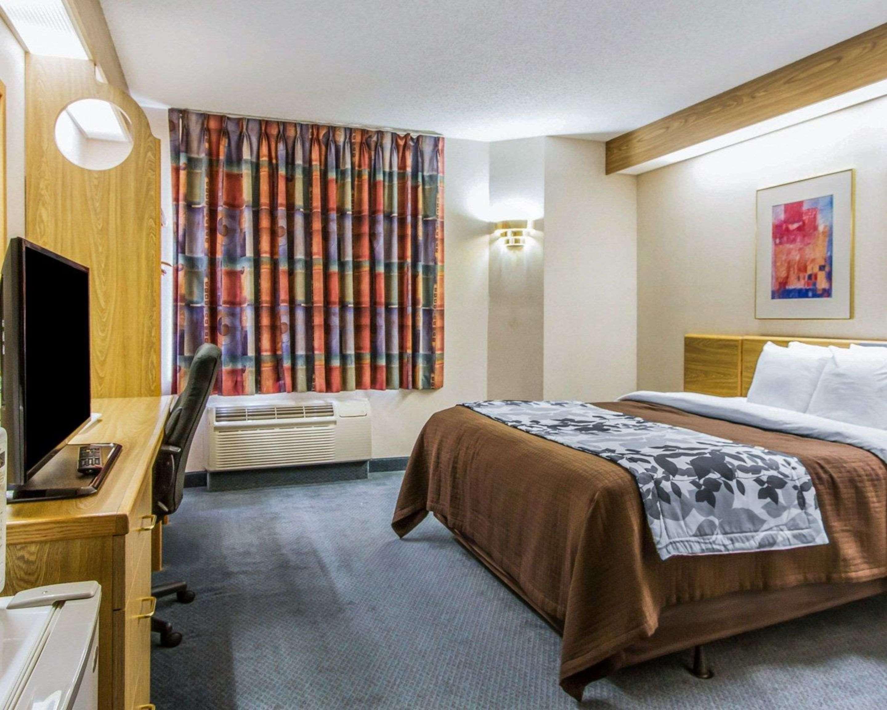 Rodeway Inn Fremont Bagian luar foto