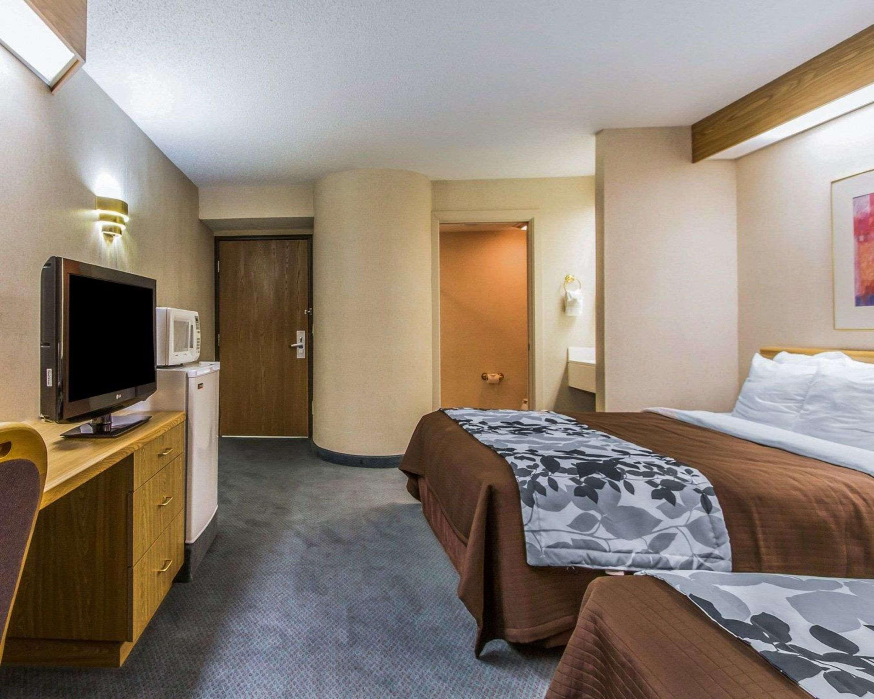 Rodeway Inn Fremont Bagian luar foto