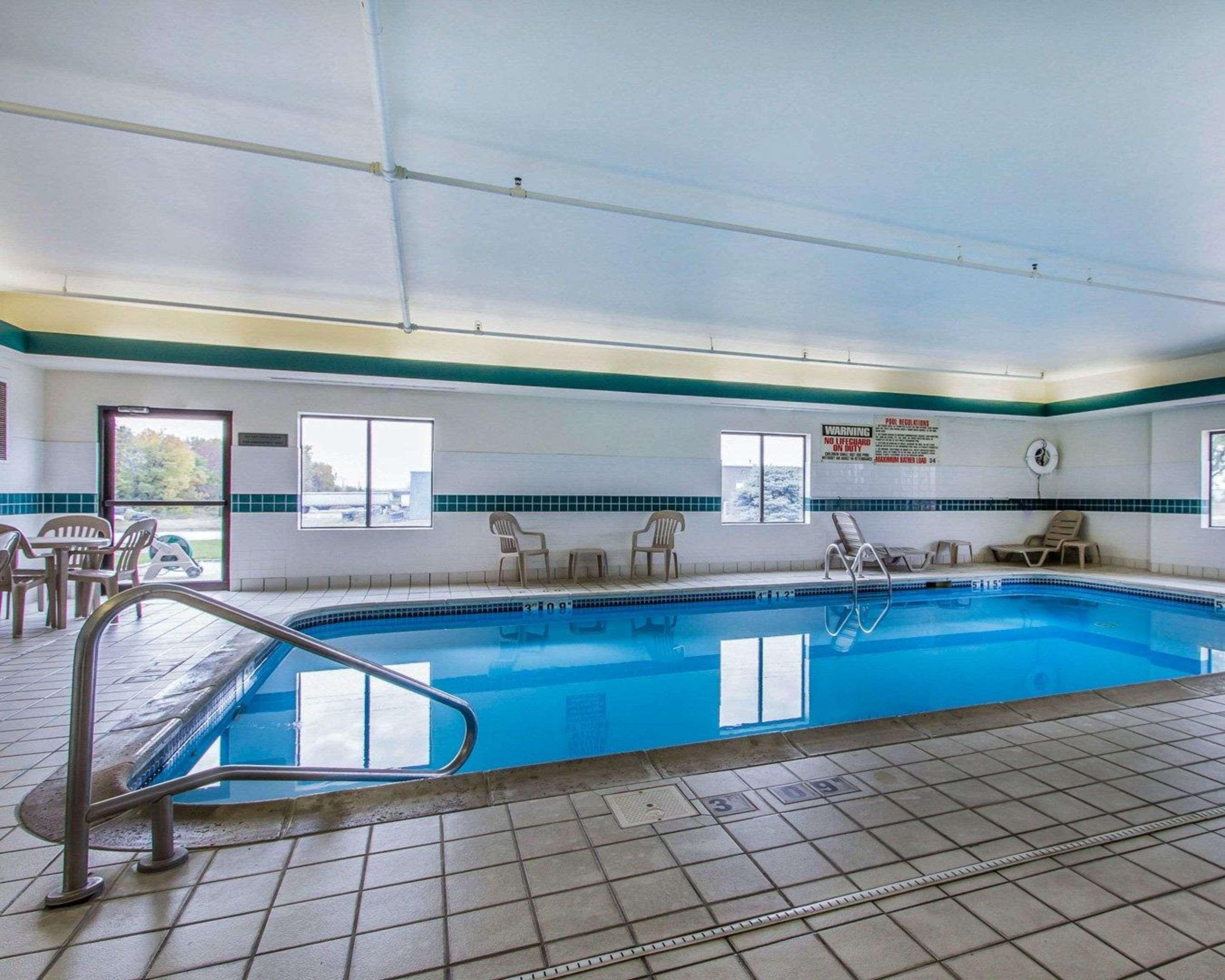 Rodeway Inn Fremont Bagian luar foto