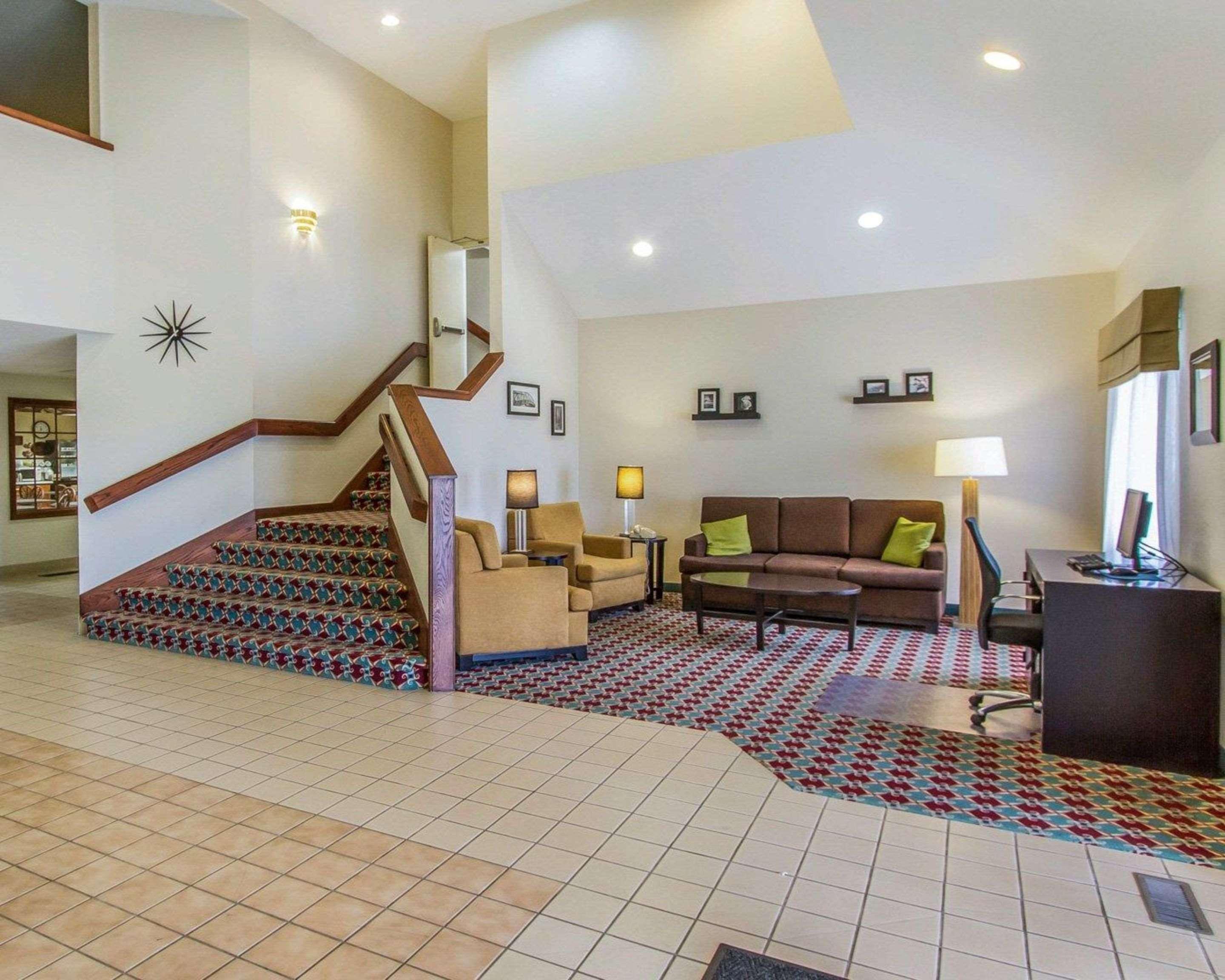 Rodeway Inn Fremont Bagian luar foto