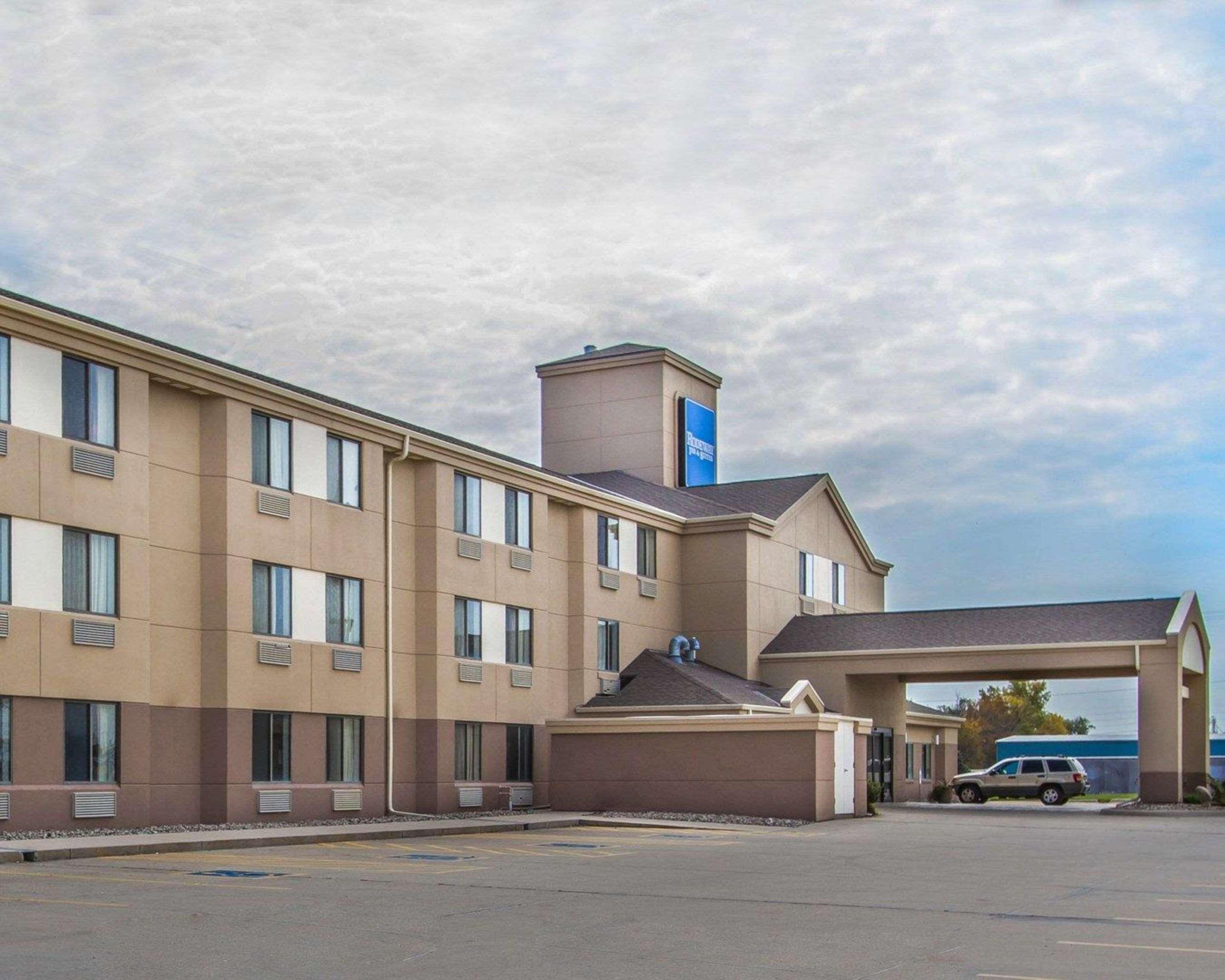 Rodeway Inn Fremont Bagian luar foto