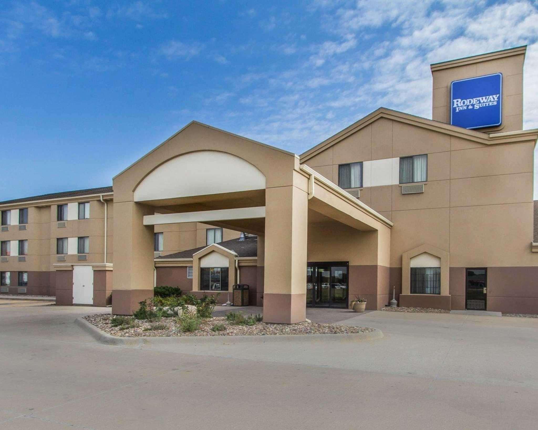 Rodeway Inn Fremont Bagian luar foto