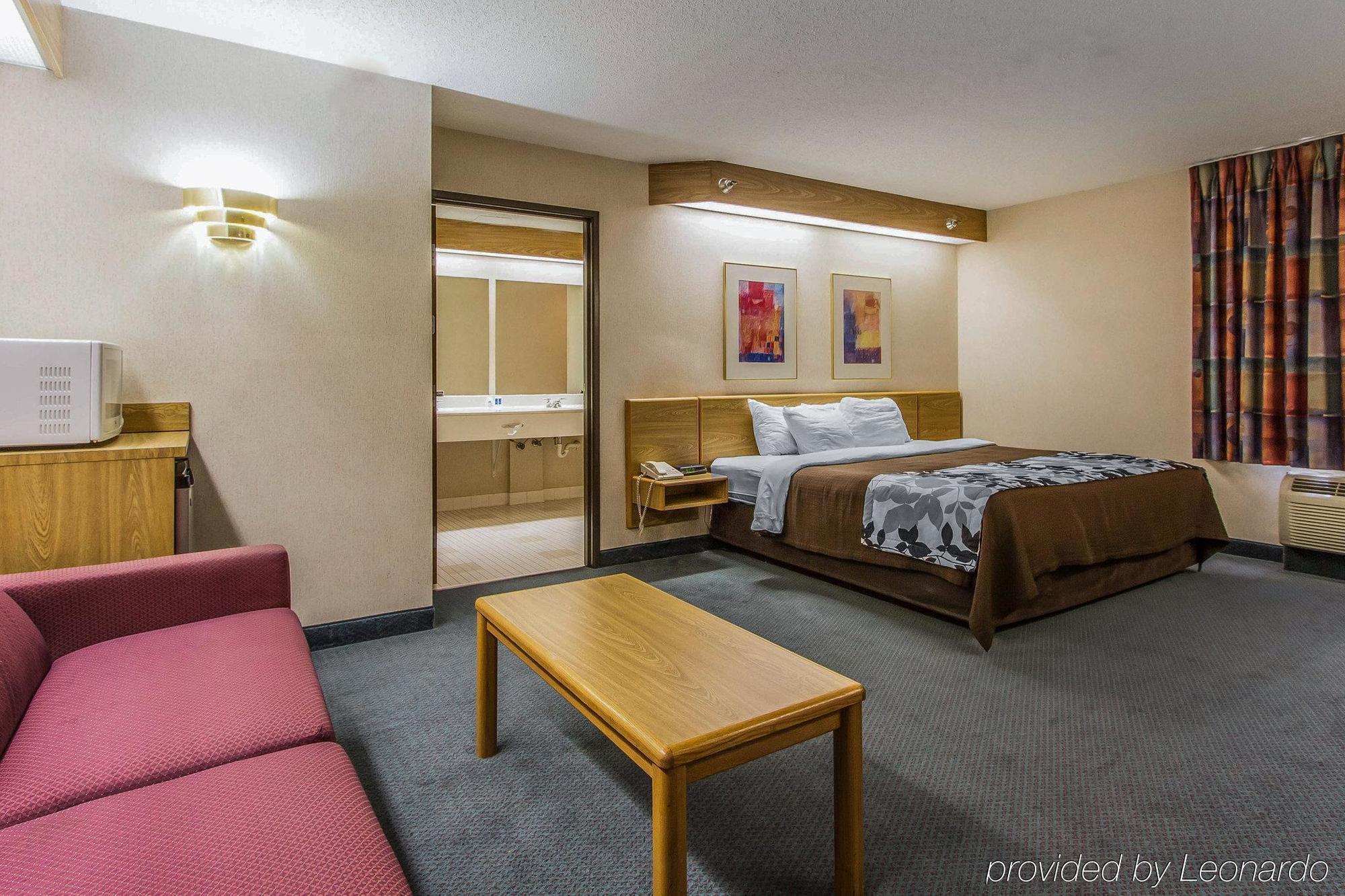 Rodeway Inn Fremont Bagian luar foto
