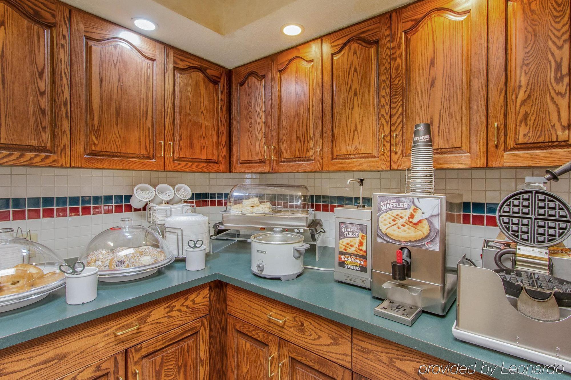 Rodeway Inn Fremont Bagian luar foto