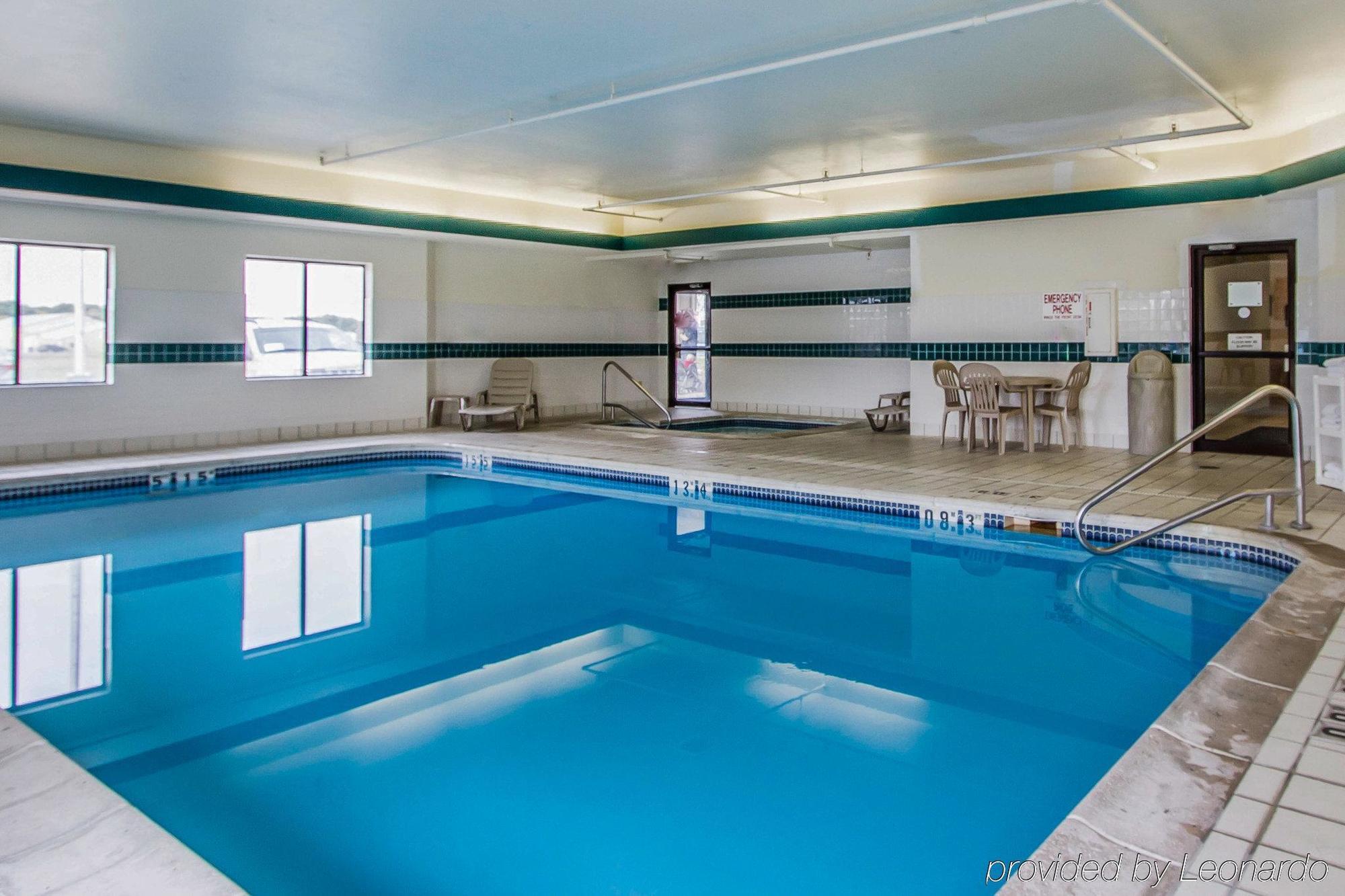 Rodeway Inn Fremont Bagian luar foto