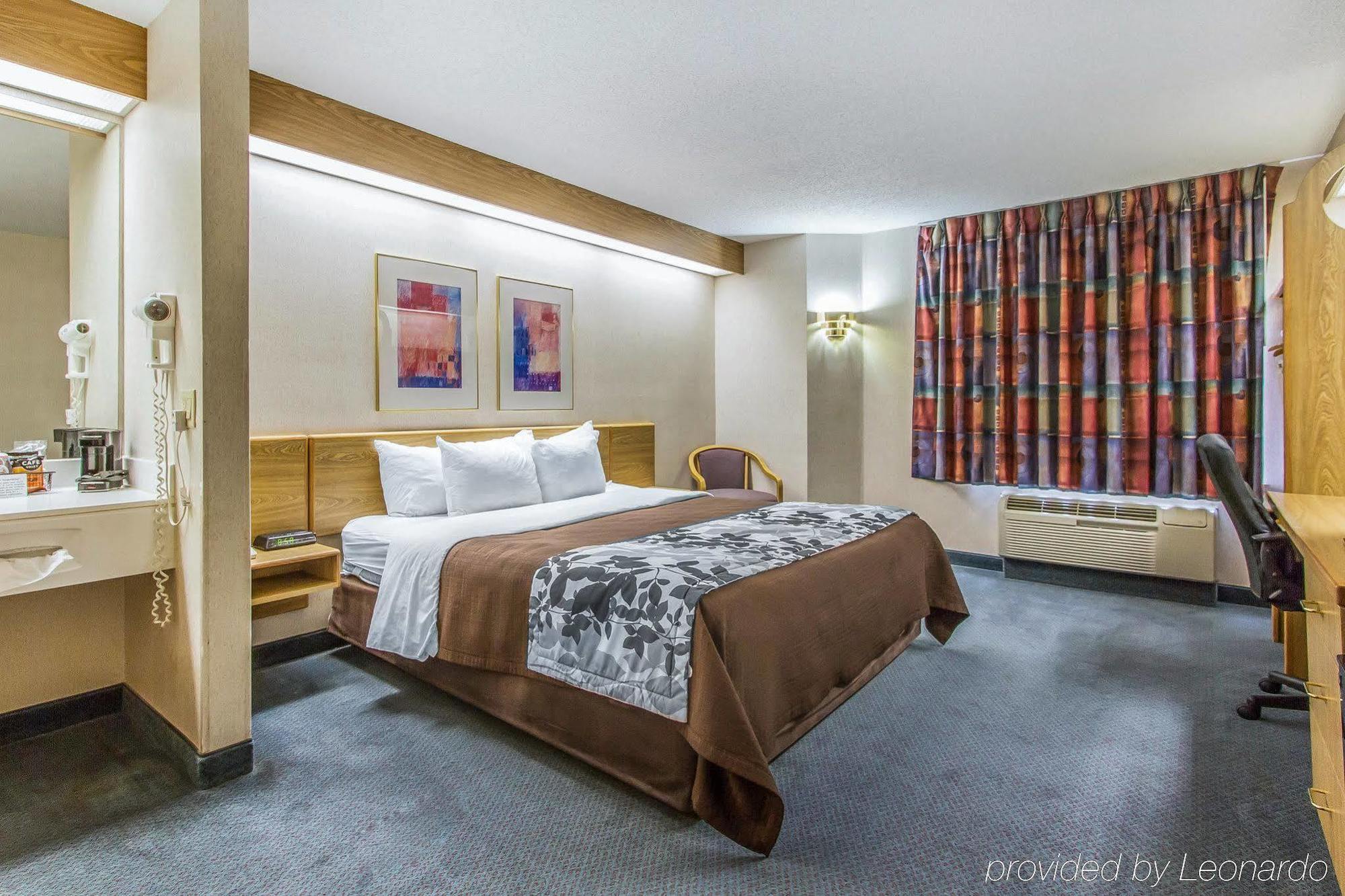 Rodeway Inn Fremont Bagian luar foto