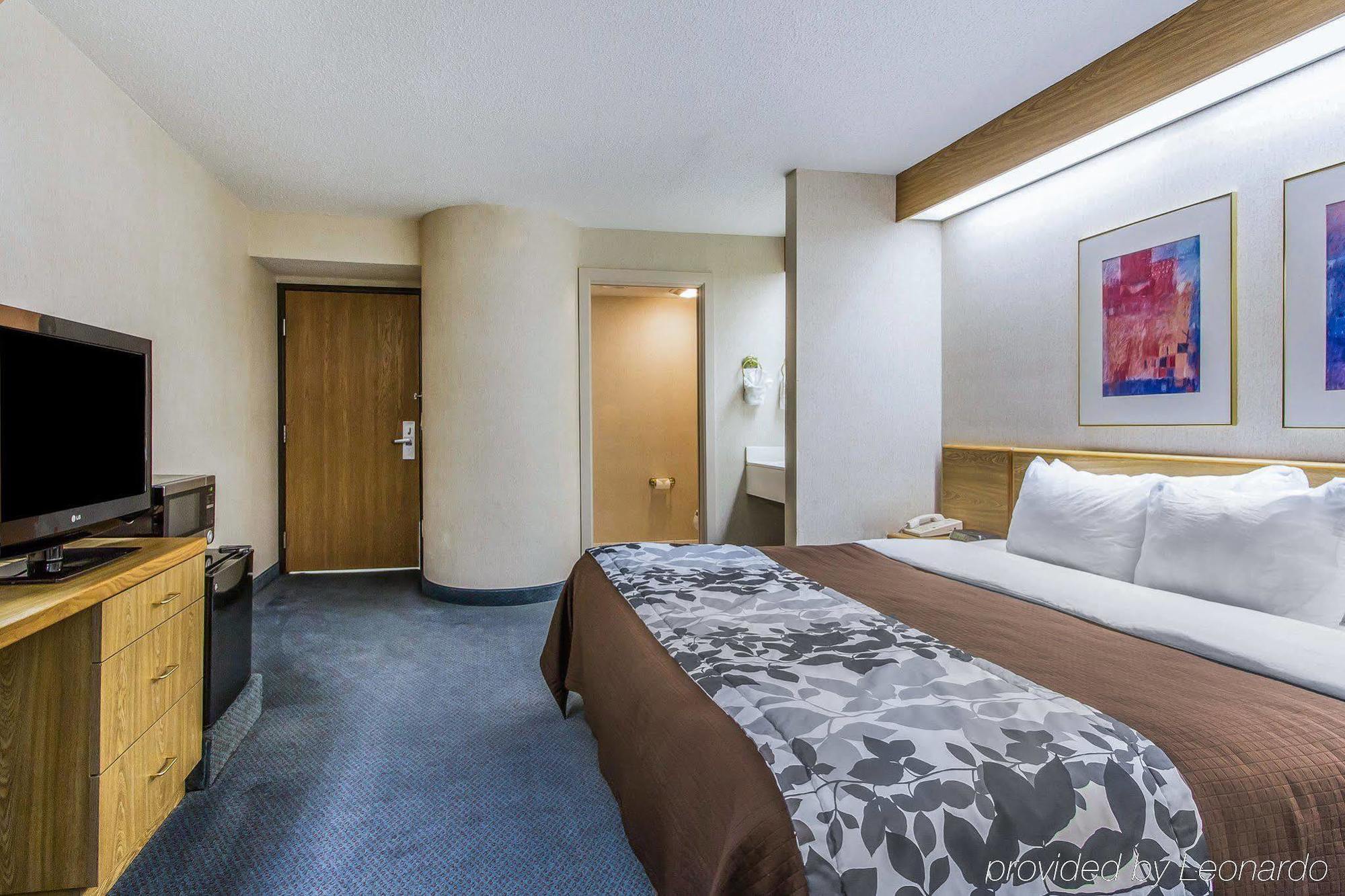 Rodeway Inn Fremont Bagian luar foto
