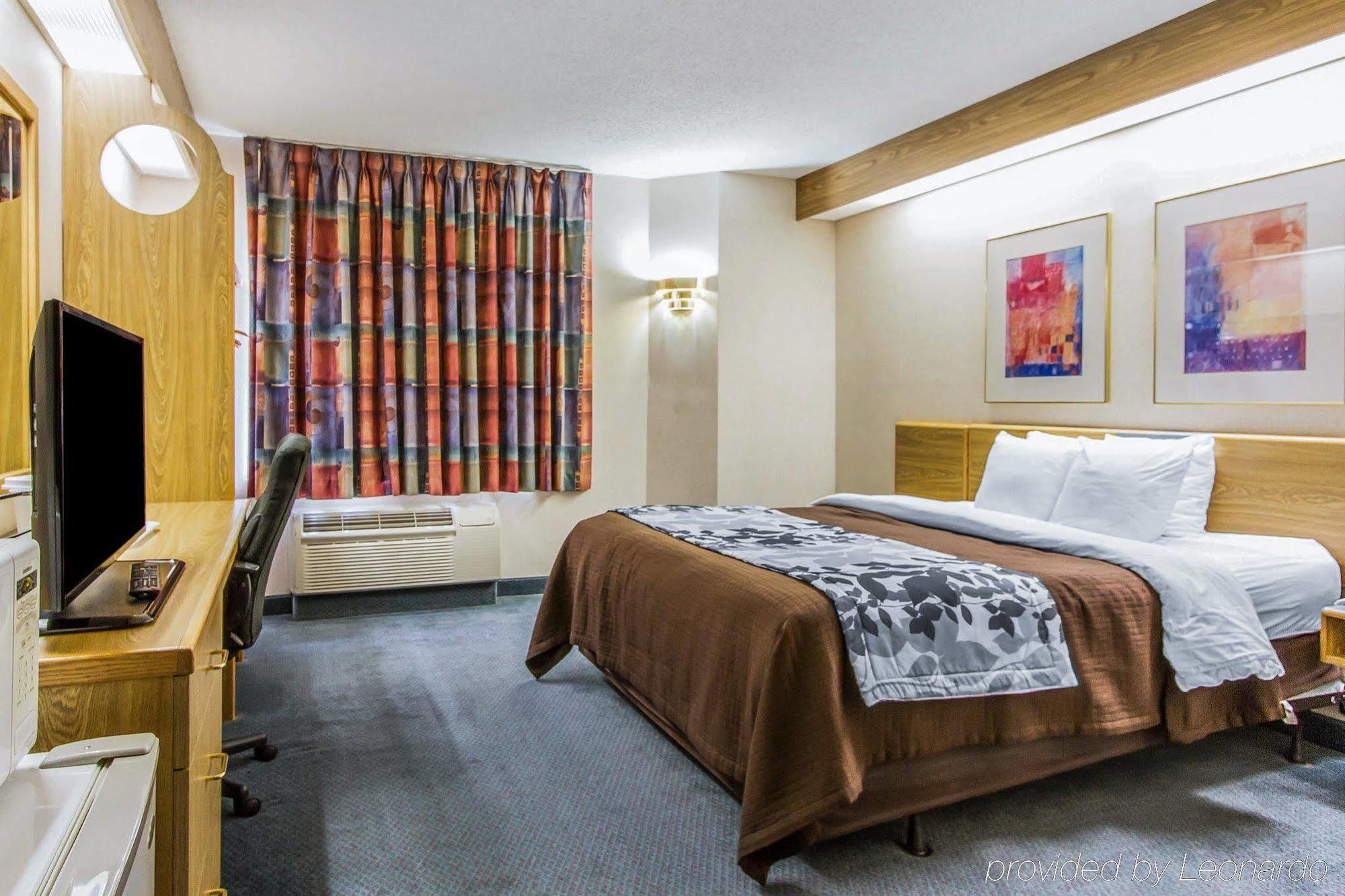 Rodeway Inn Fremont Bagian luar foto
