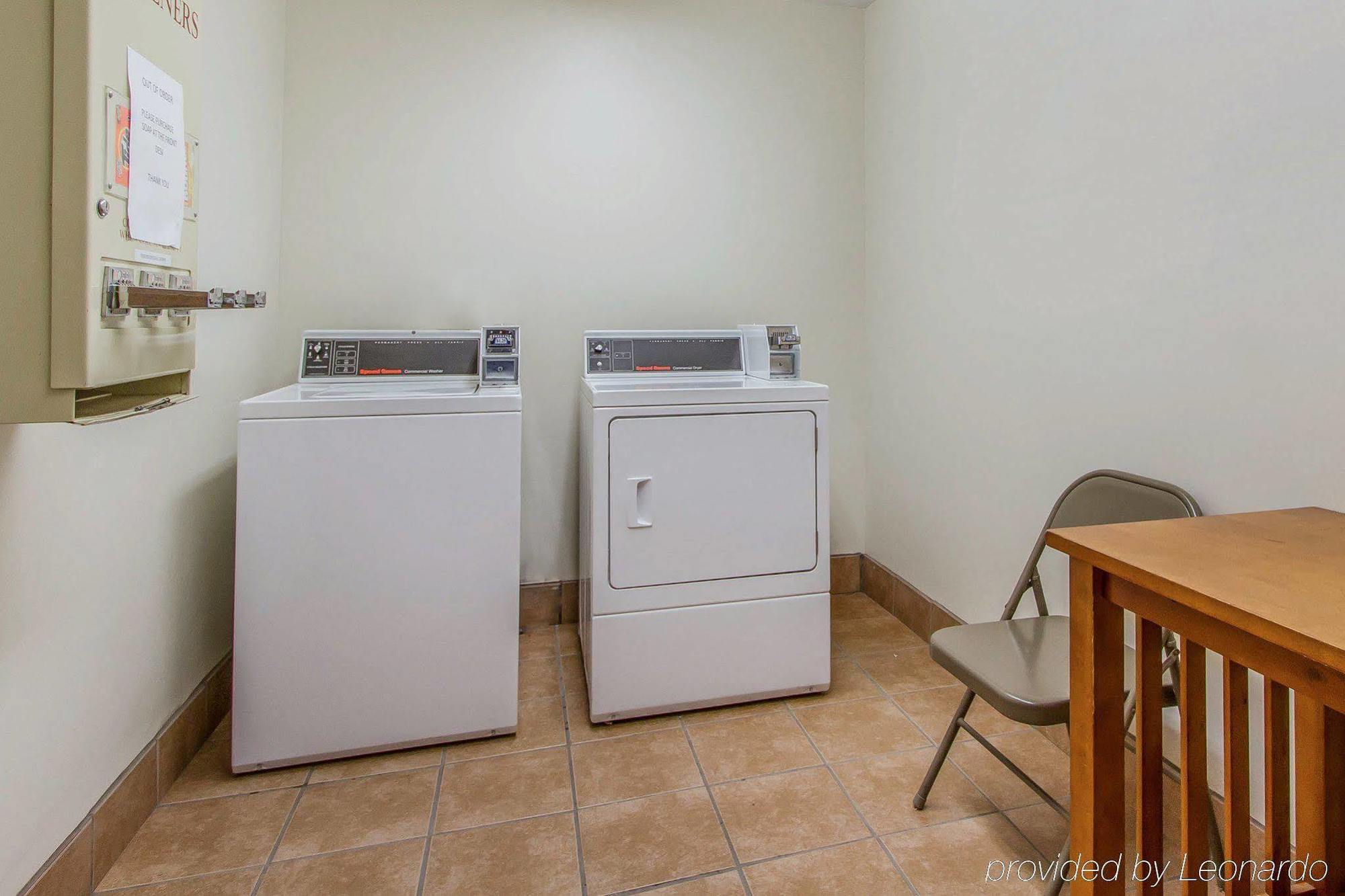 Rodeway Inn Fremont Bagian luar foto